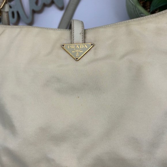 Beautiful Prada Tessuto Shoulder Bag with Gold Clasp - Picture 8 of 14
